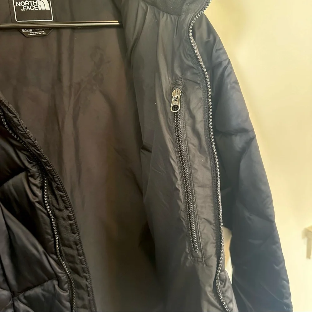 The North Face Women’s 550 Black Insulated Puffer Jacket - Size: Large - Picture 8 of 12